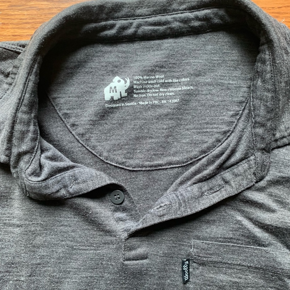 Mens Wooly Merino short sleeve polo shirt Medium Charcoal Gray Proof Icebreaker